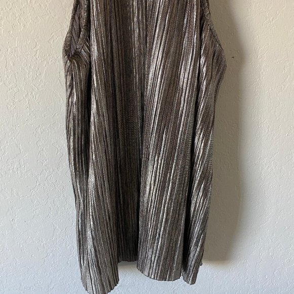 Torrid Womens Pleated Tank Top Plus Size 2 Metallic Knit Party Button Blouse - Picture 9 of 10